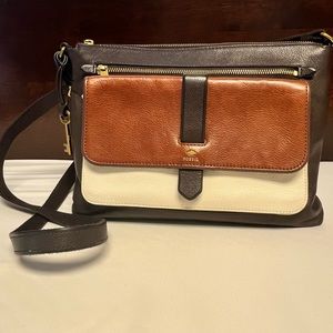 Fossil cross body purse. Perfect for fall!